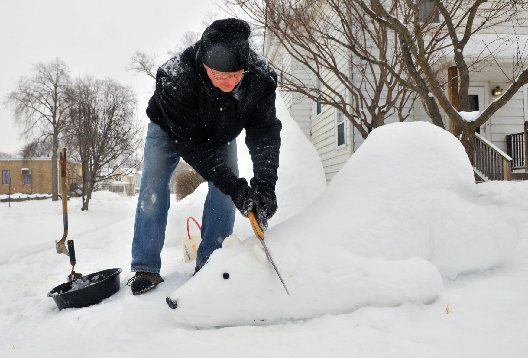 Polar bear snow sculpture
